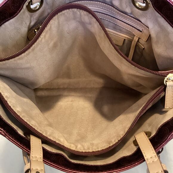 Michael Kors Embossed Merlot Signature Patent Leather EW Jet SetTote - Picture 13 of 14